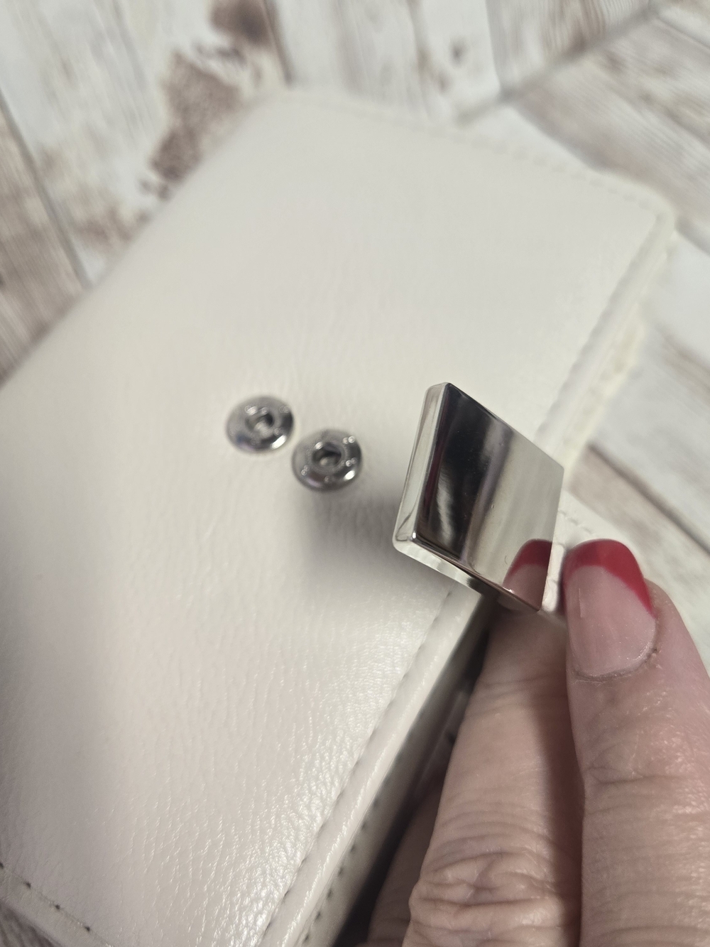 APT. 9 Abbey Indexer RFID Blocking Wallet Bone Cream NWT Safe Keeper - Picture 12 of 13